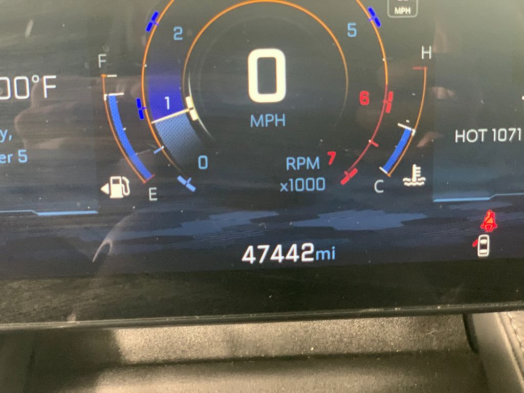 Vehicle photo 23