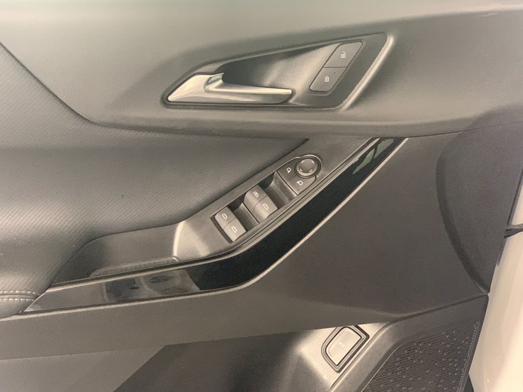 Vehicle photo 14