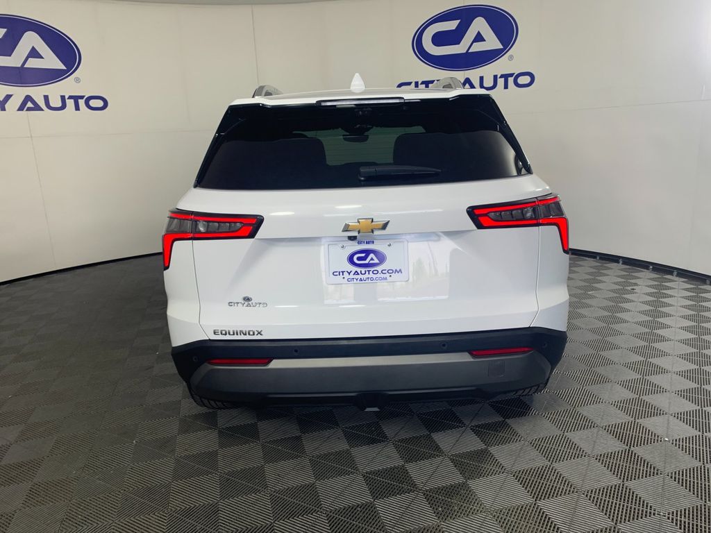 Vehicle photo 4