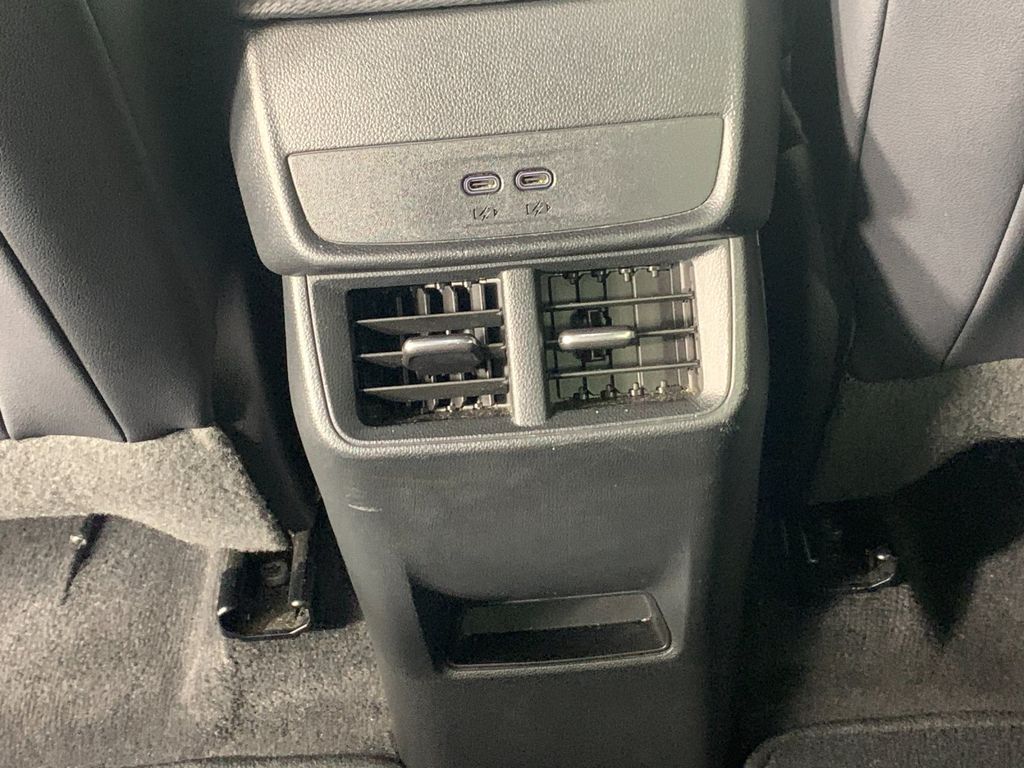 Vehicle photo 33