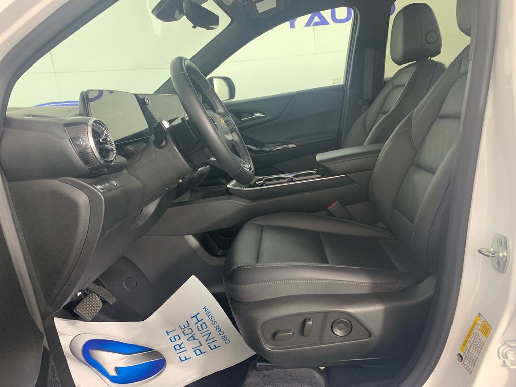 Vehicle photo 15