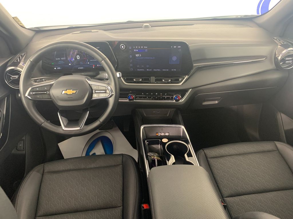 Vehicle photo 34