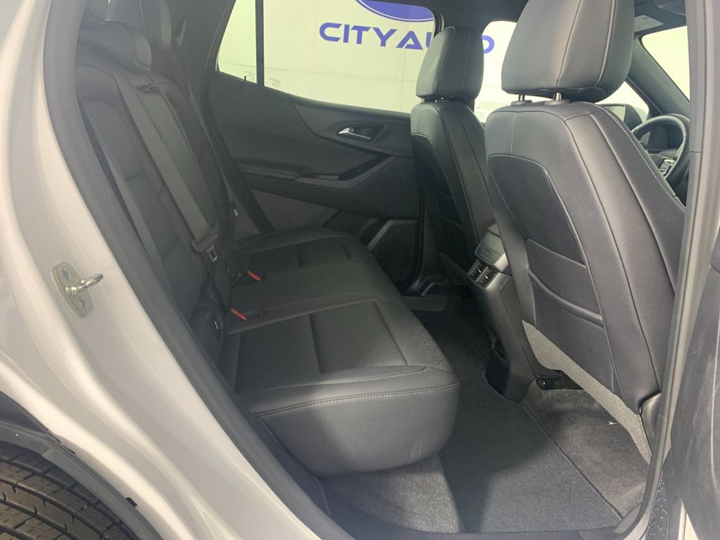 Vehicle photo 38
