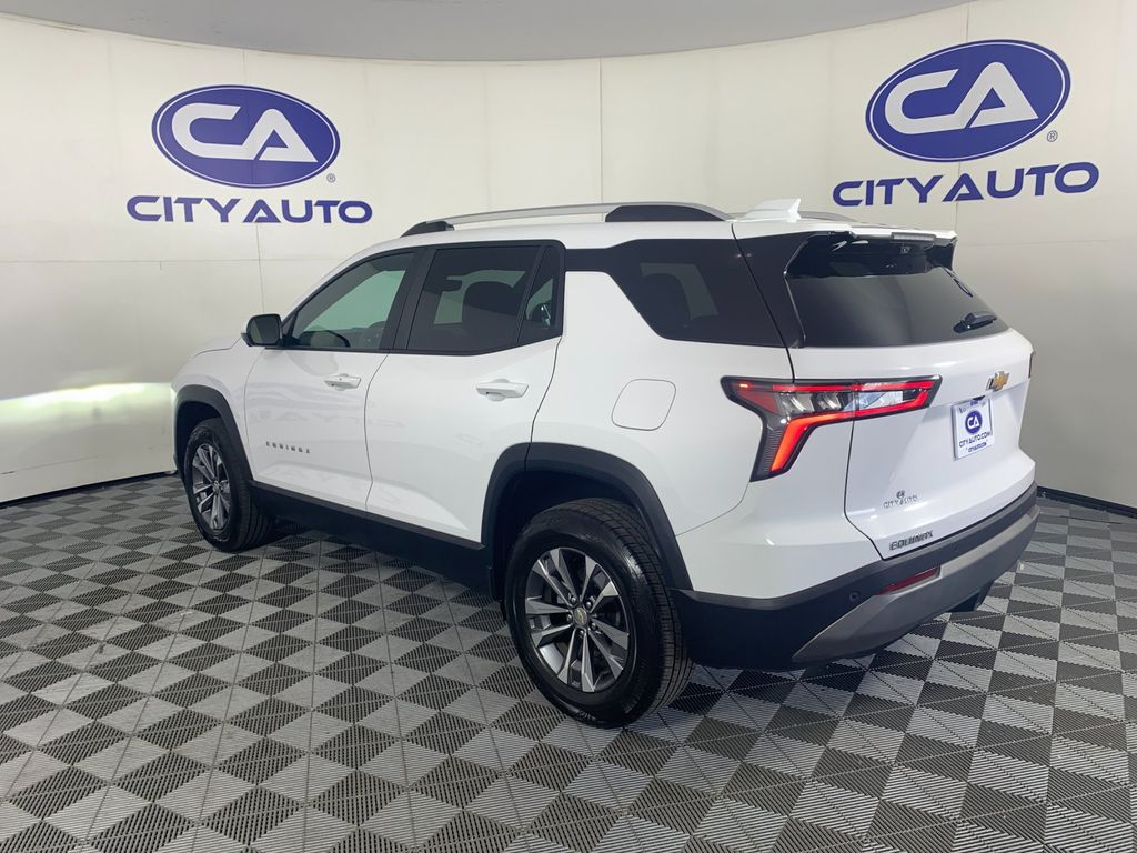Vehicle photo 5