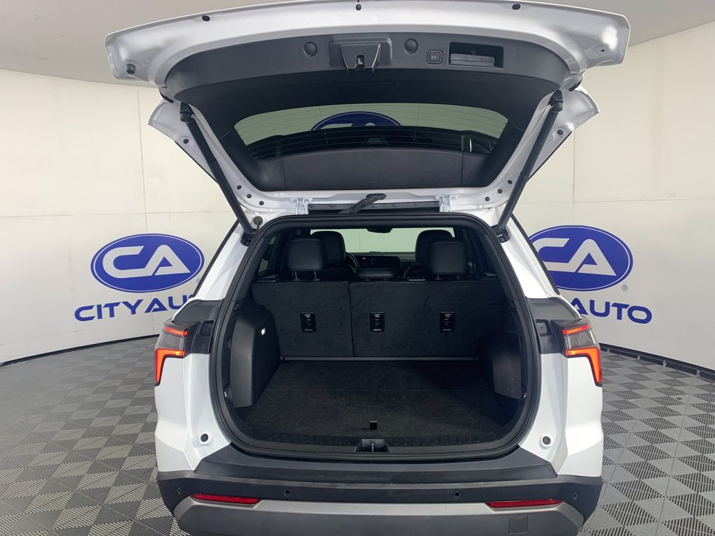 Vehicle photo 35