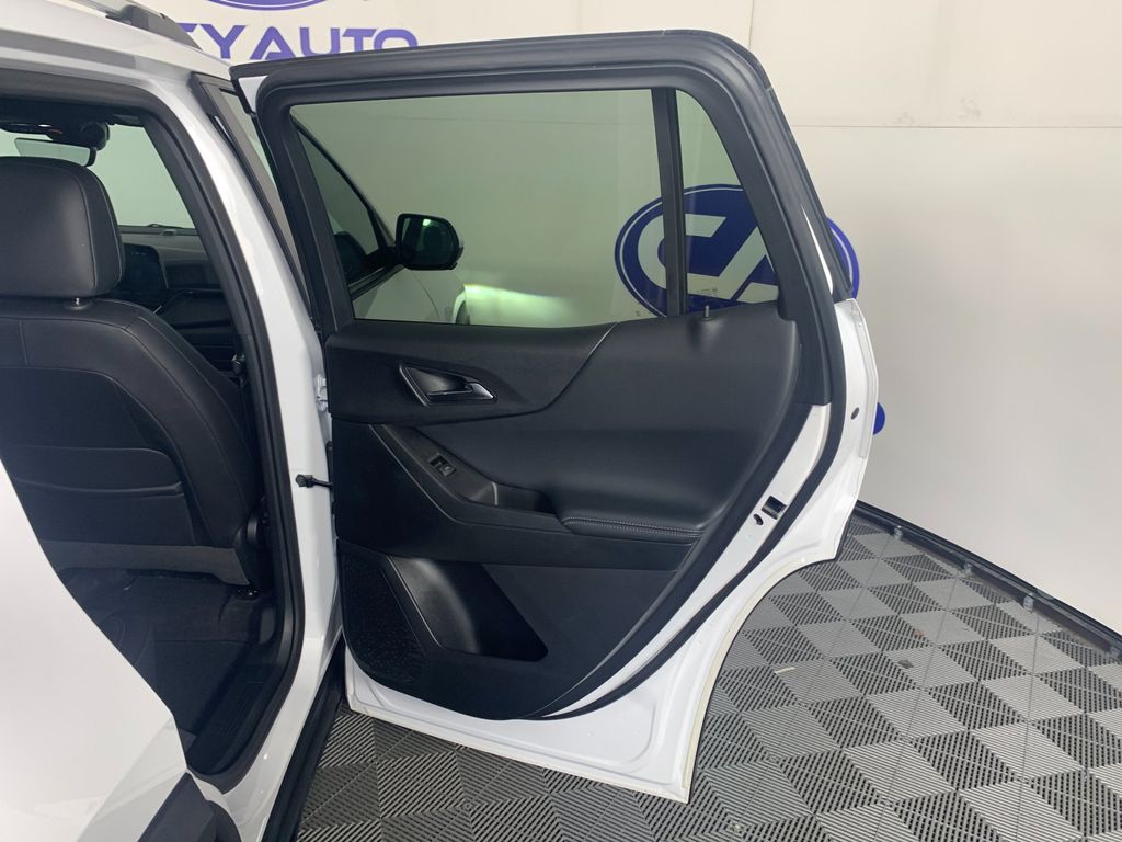 Vehicle photo 36