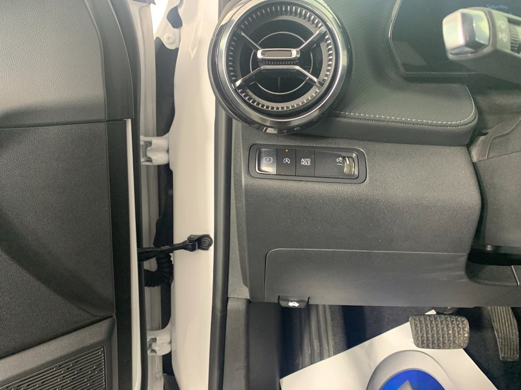 Vehicle photo 16
