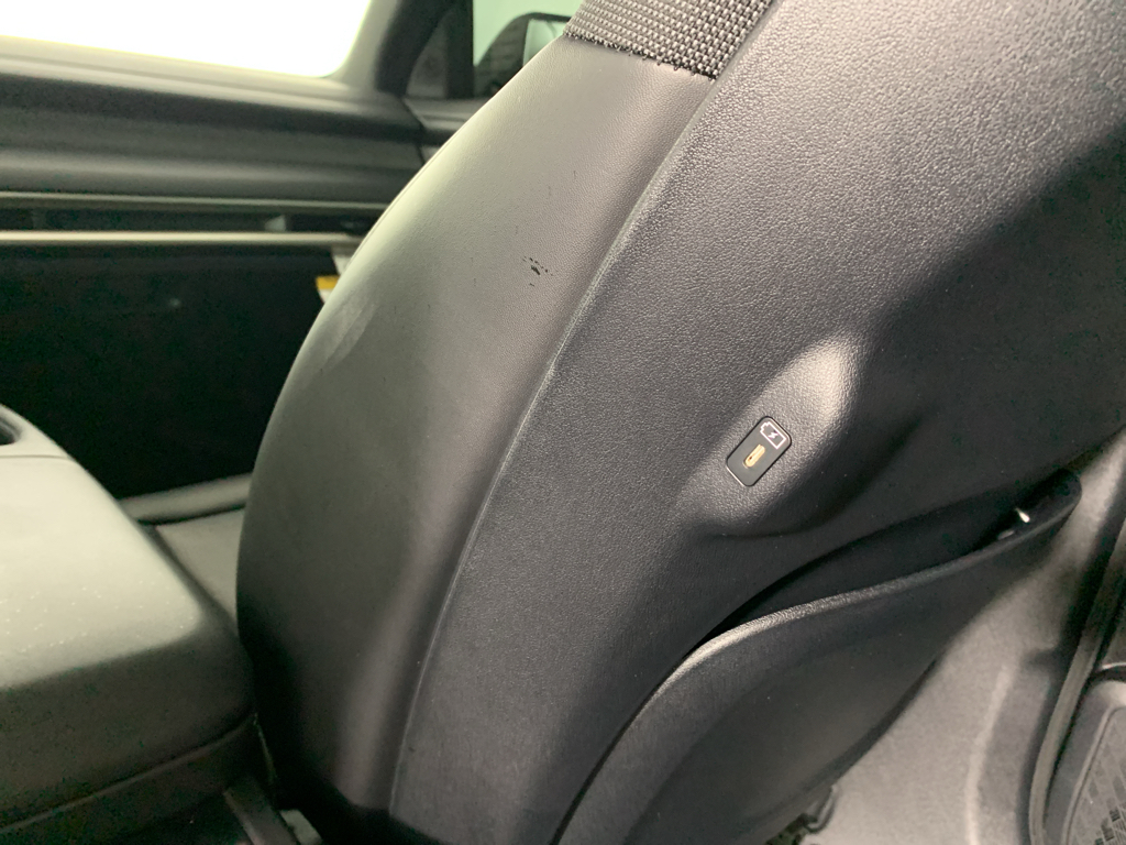 Vehicle photo 35