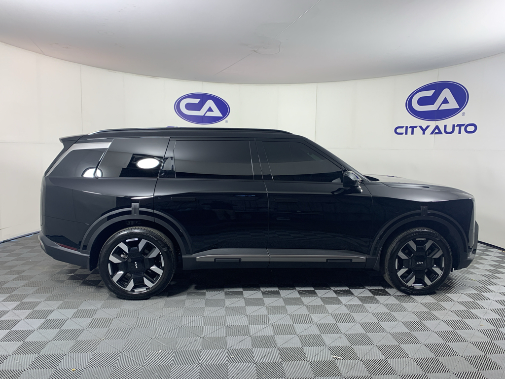 Vehicle photo 2