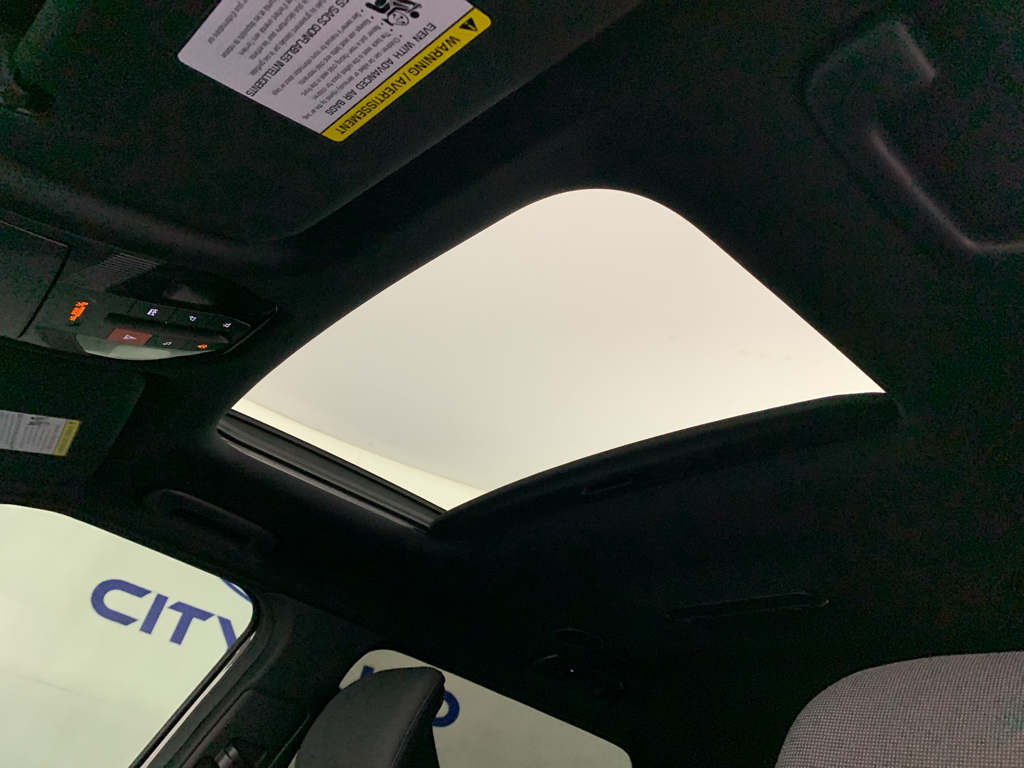 Vehicle photo 30
