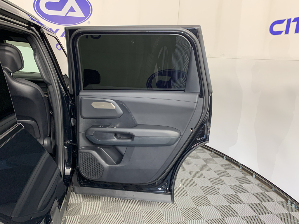 Vehicle photo 38