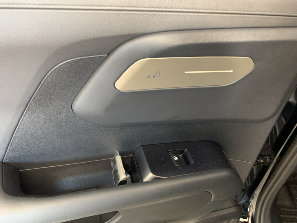Vehicle photo 32