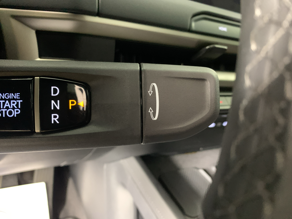 Vehicle photo 24