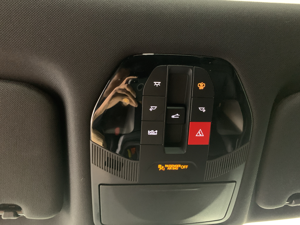 Vehicle photo 28