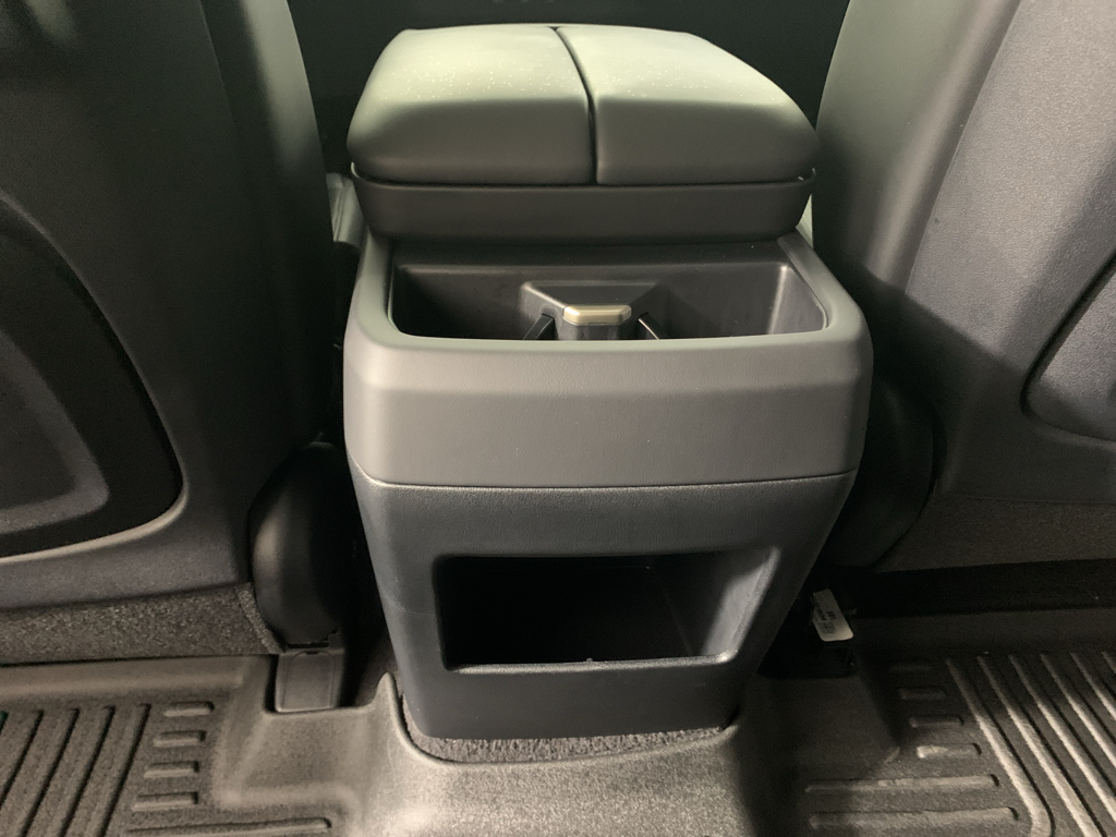 Vehicle photo 34