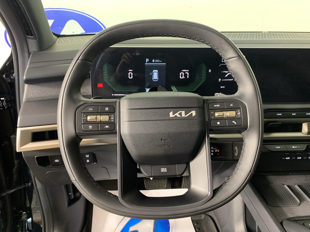 Vehicle photo 21