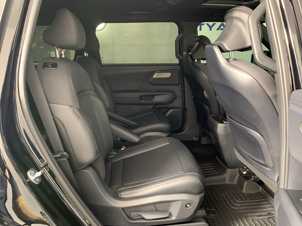 Vehicle photo 40