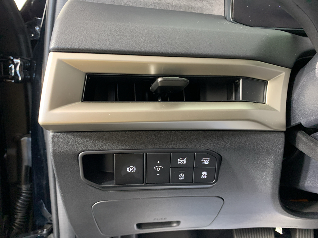 Vehicle photo 16
