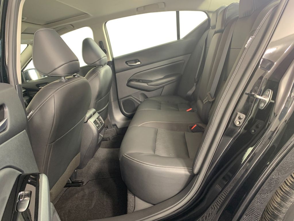 Vehicle photo 32