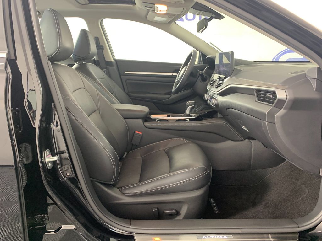 Vehicle photo 40