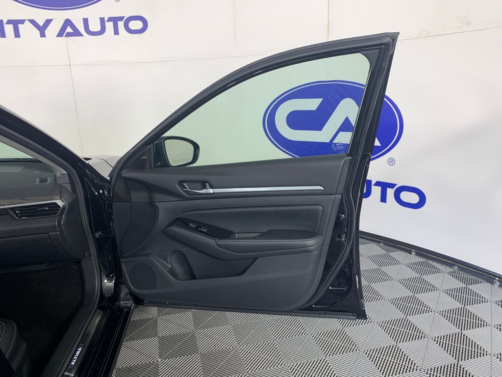 Vehicle photo 38