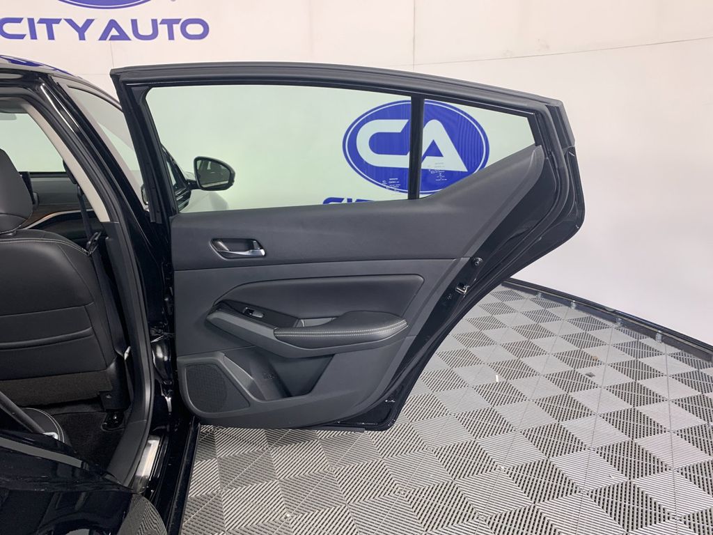 Vehicle photo 35