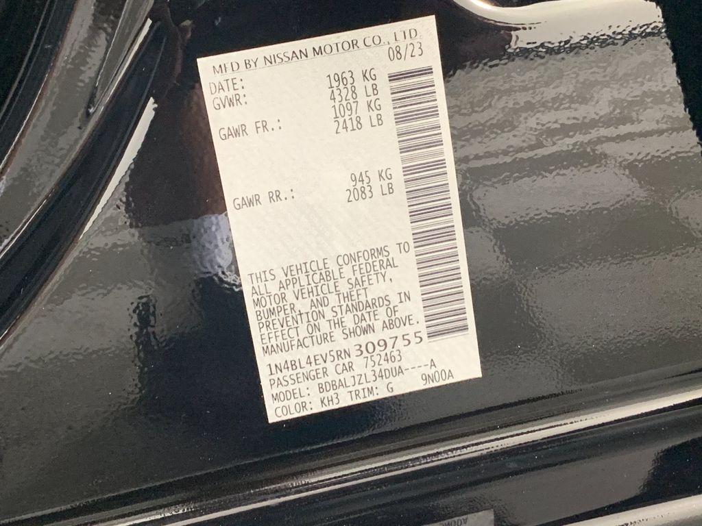 Vehicle photo 12