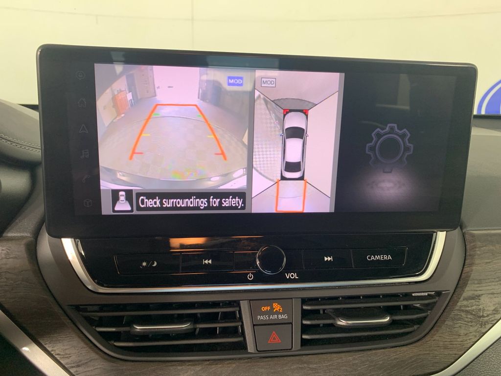 Vehicle photo 26