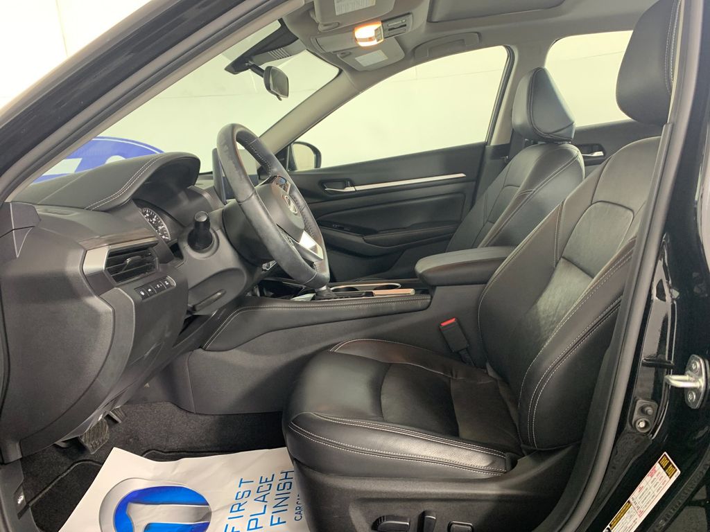 Vehicle photo 15
