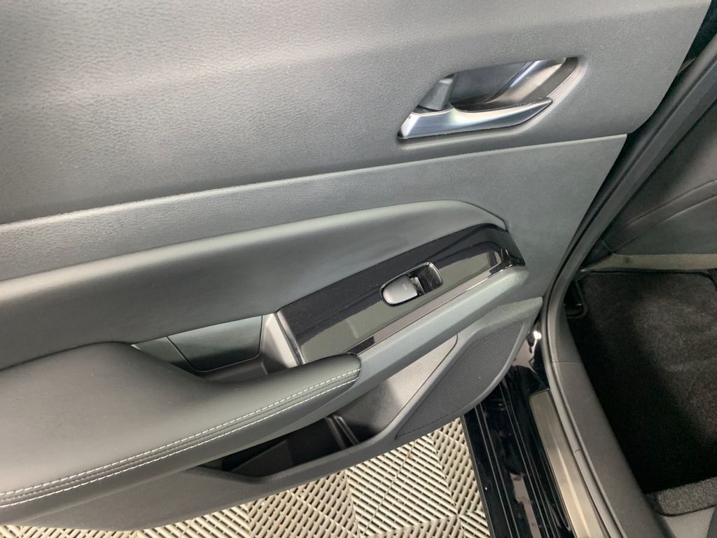 Vehicle photo 31
