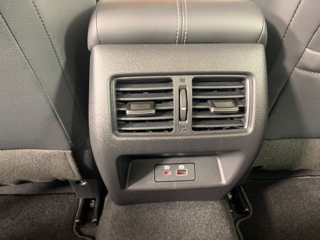 Vehicle photo 33