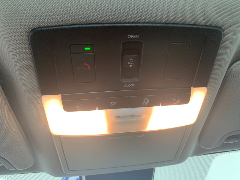 Vehicle photo 28