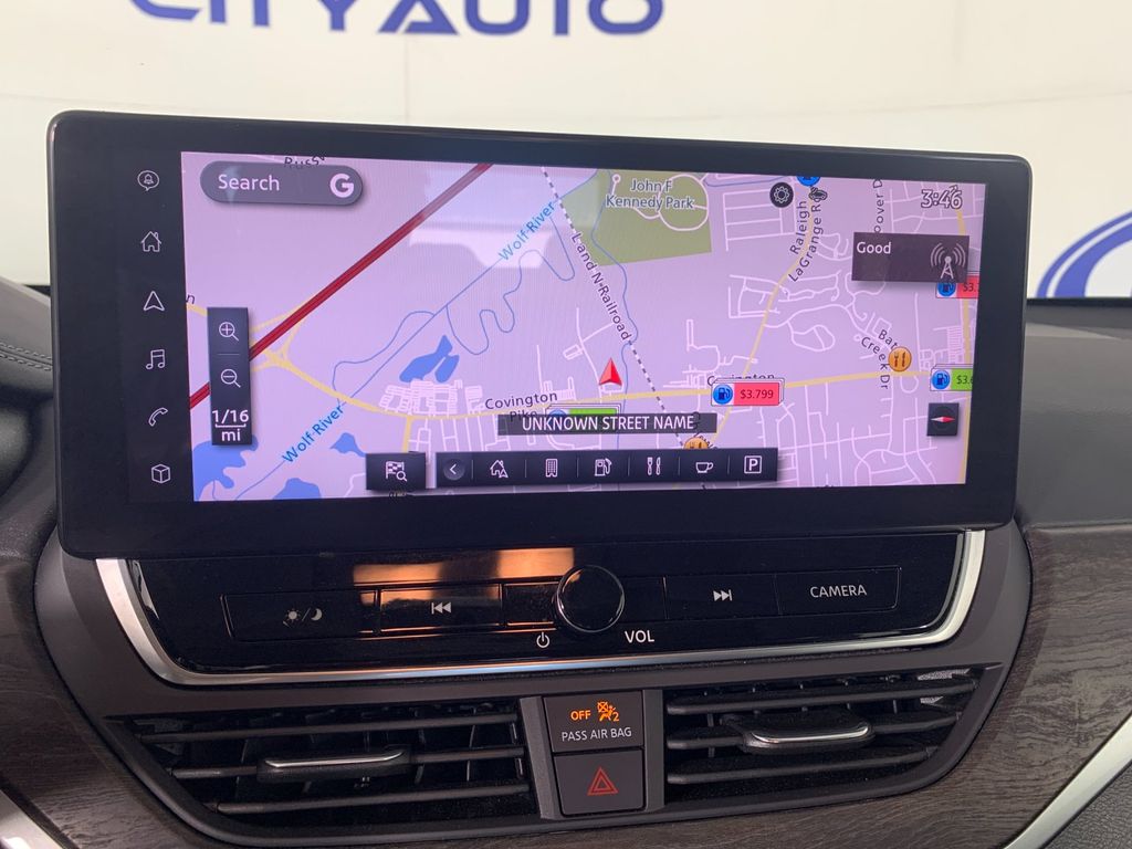 Vehicle photo 25