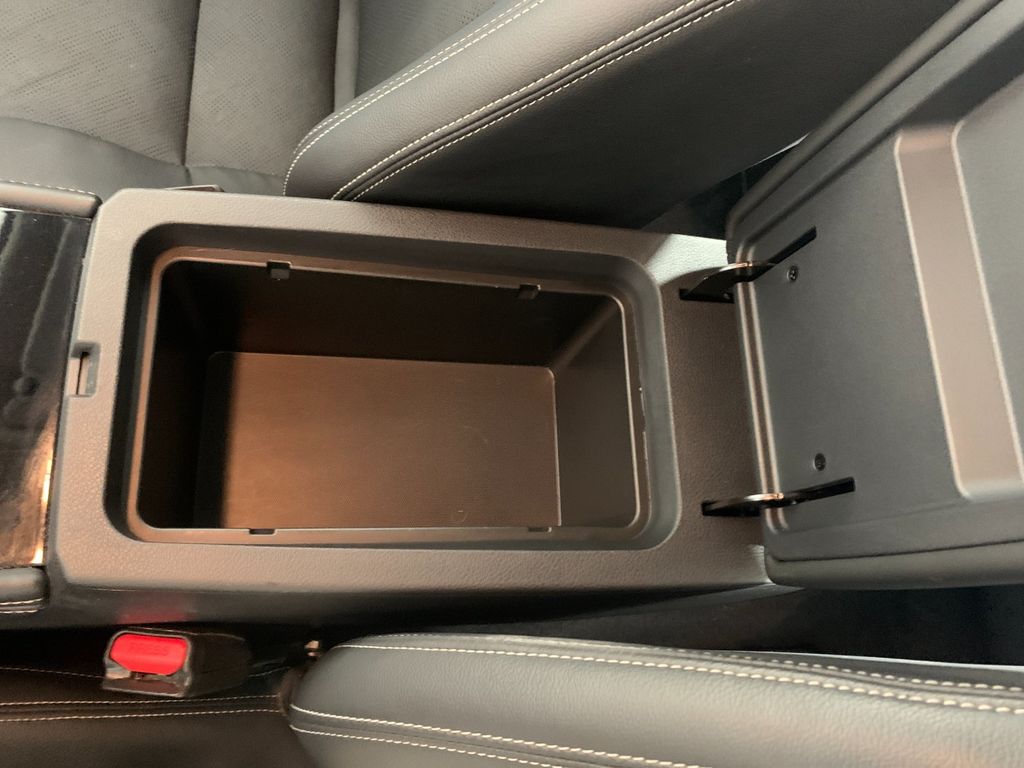 Vehicle photo 29