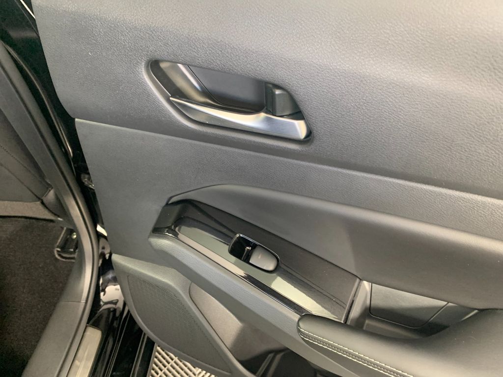 Vehicle photo 36