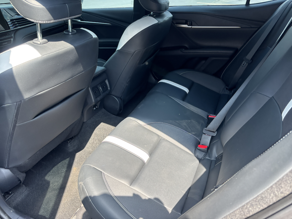 Vehicle photo 4