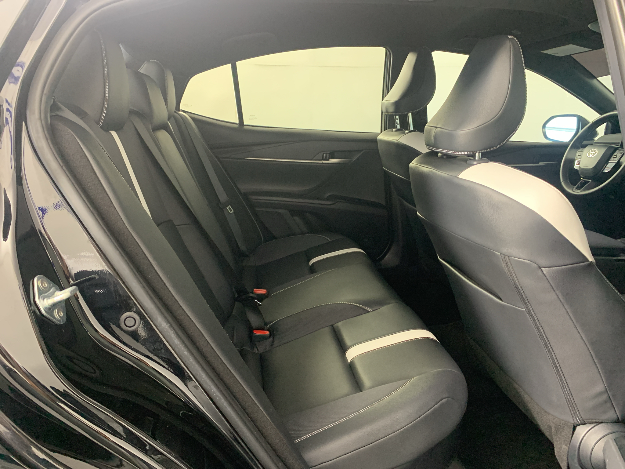 Used 2025 Toyota Camry Hybrid Sedan