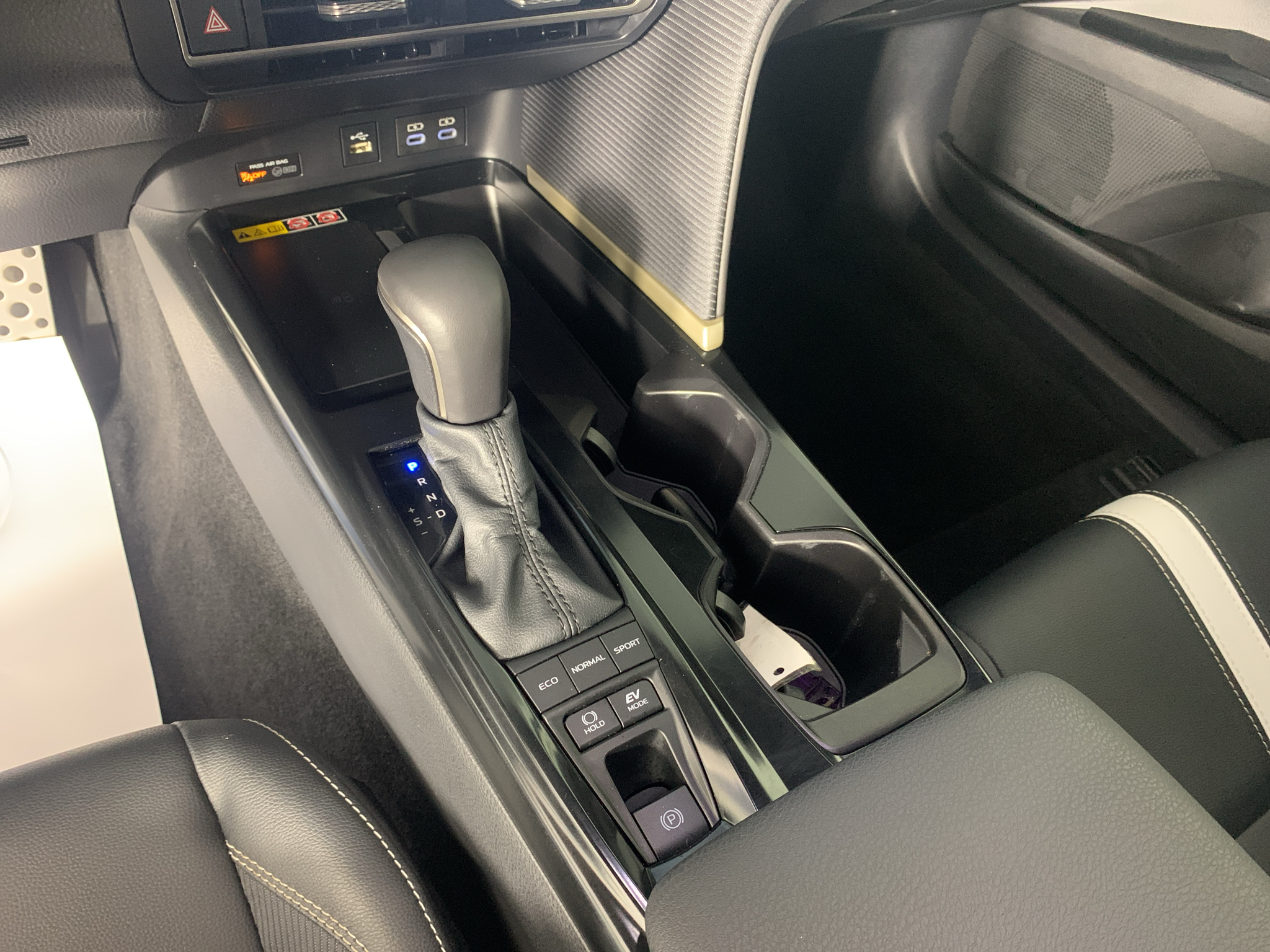 Used 2025 Toyota Camry Hybrid Sedan