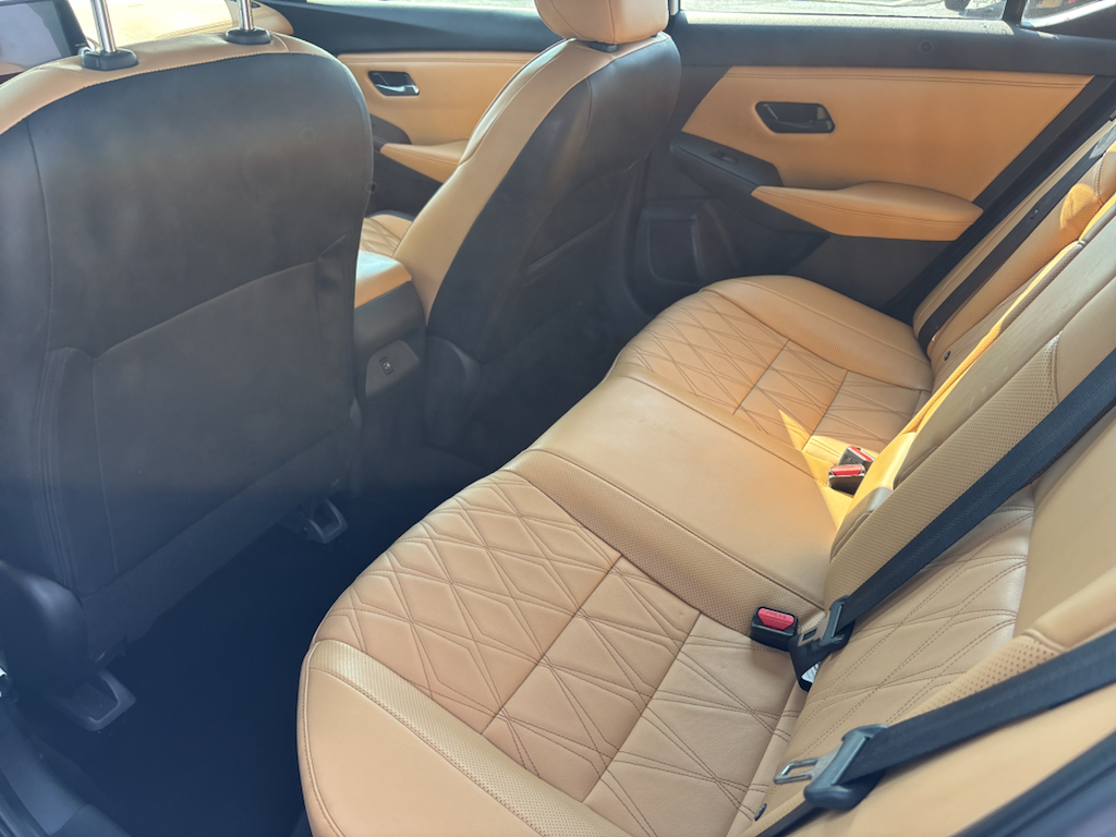 Vehicle photo 5