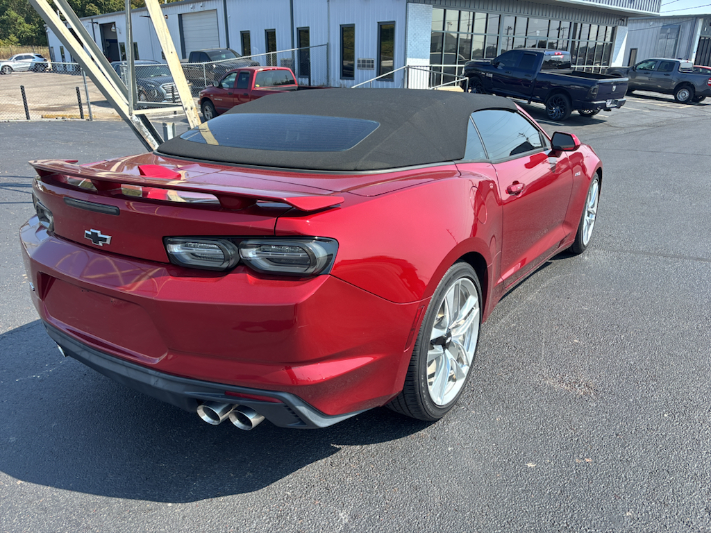 Vehicle photo 9
