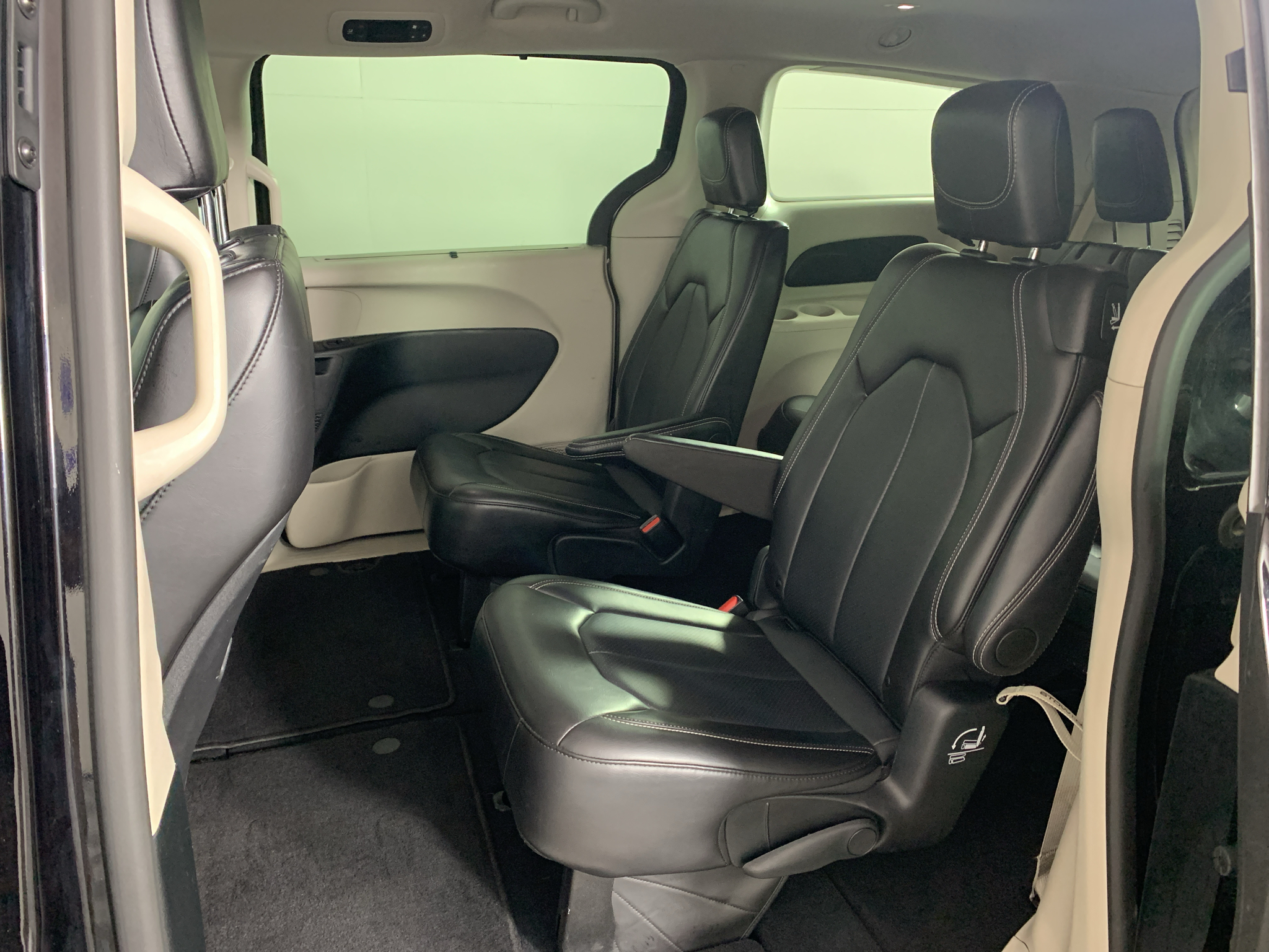Used 2024 Chrysler Pacifica Van