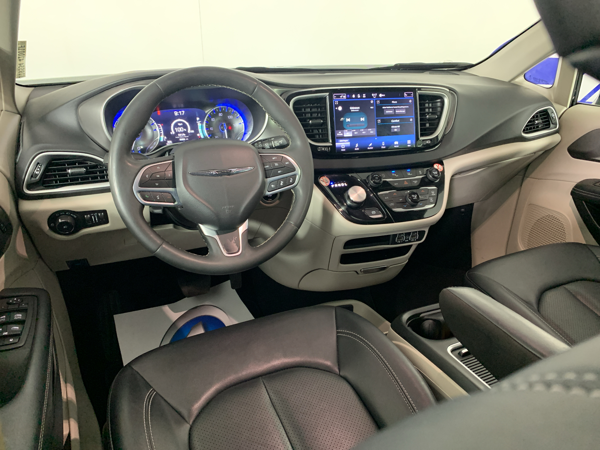 Used 2024 Chrysler Pacifica Van