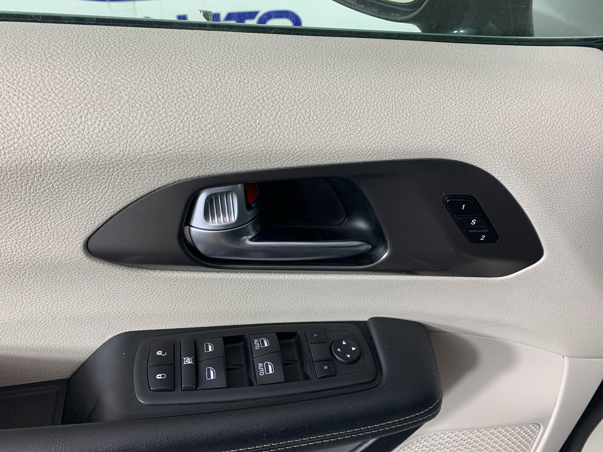 Used 2024 Chrysler Pacifica Van