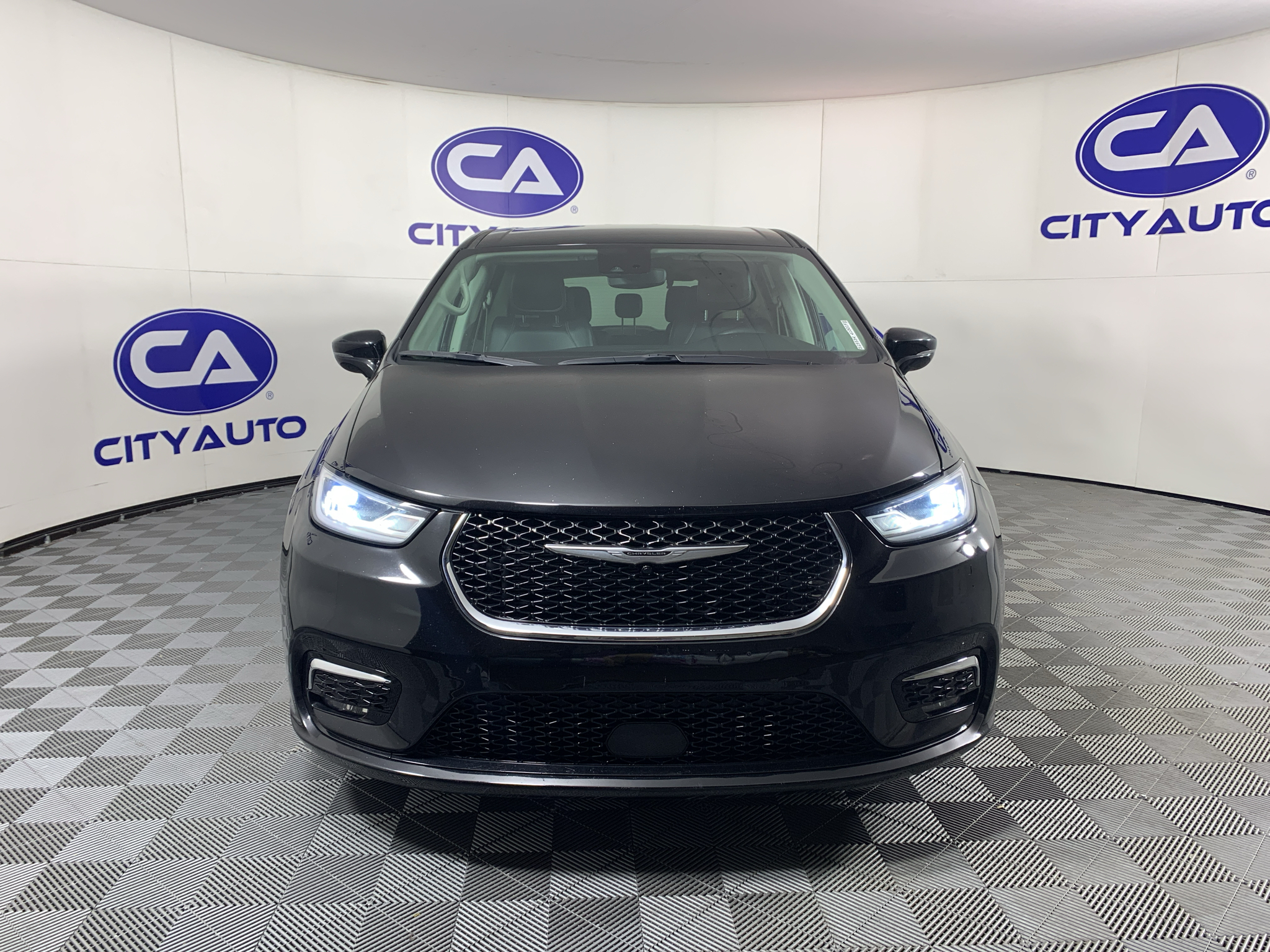 Used 2024 Chrysler Pacifica Van