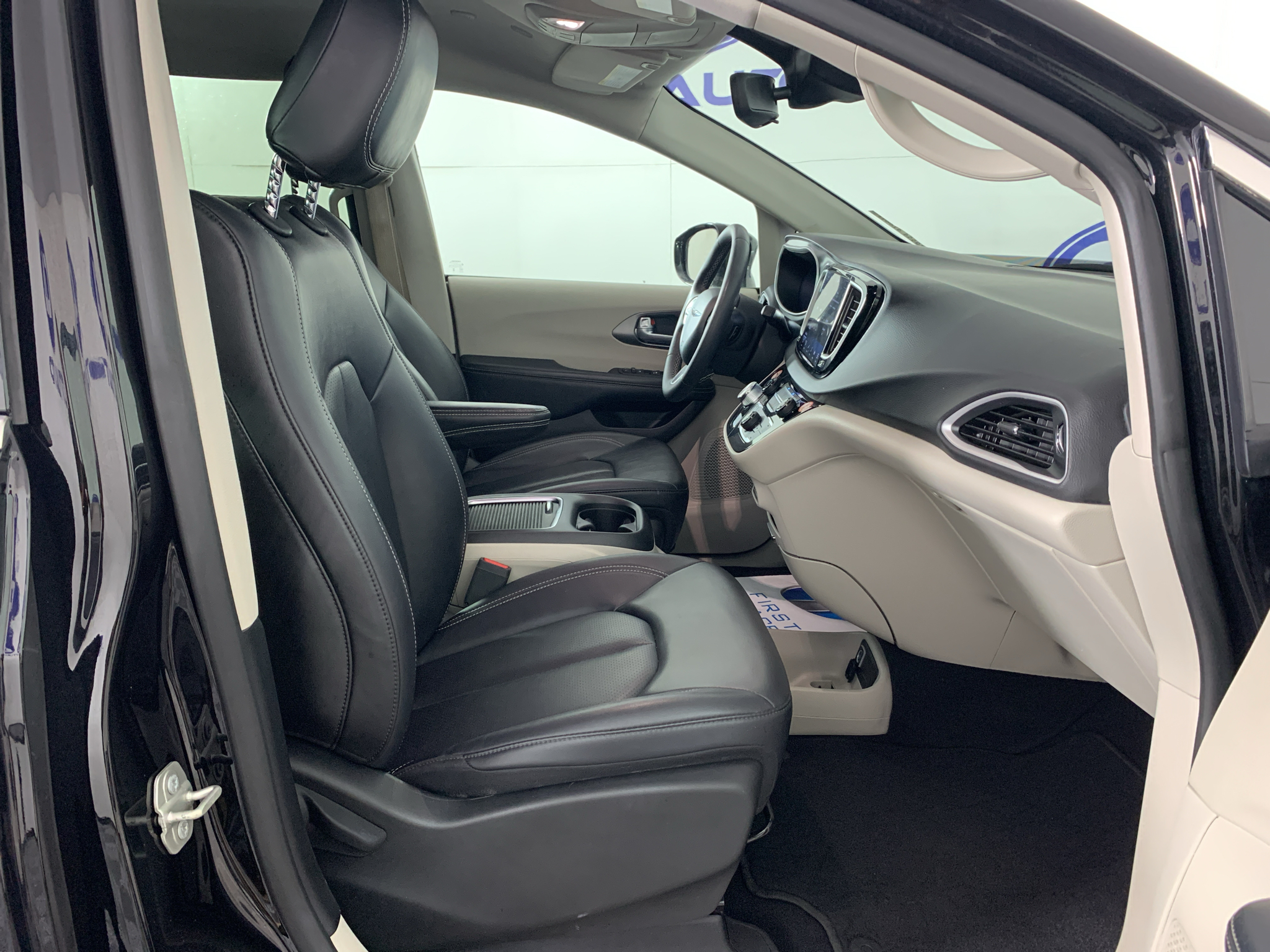 Used 2024 Chrysler Pacifica Van