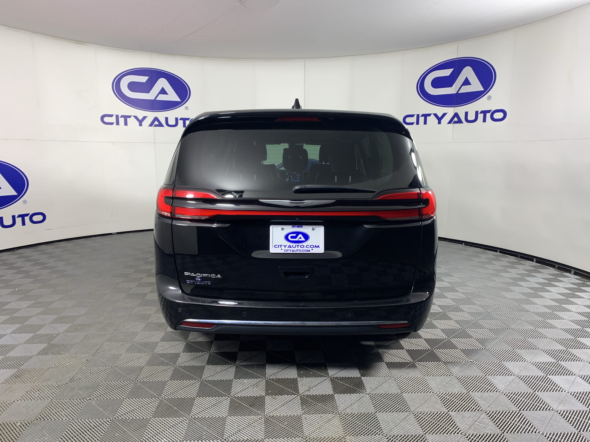 Used 2024 Chrysler Pacifica Van