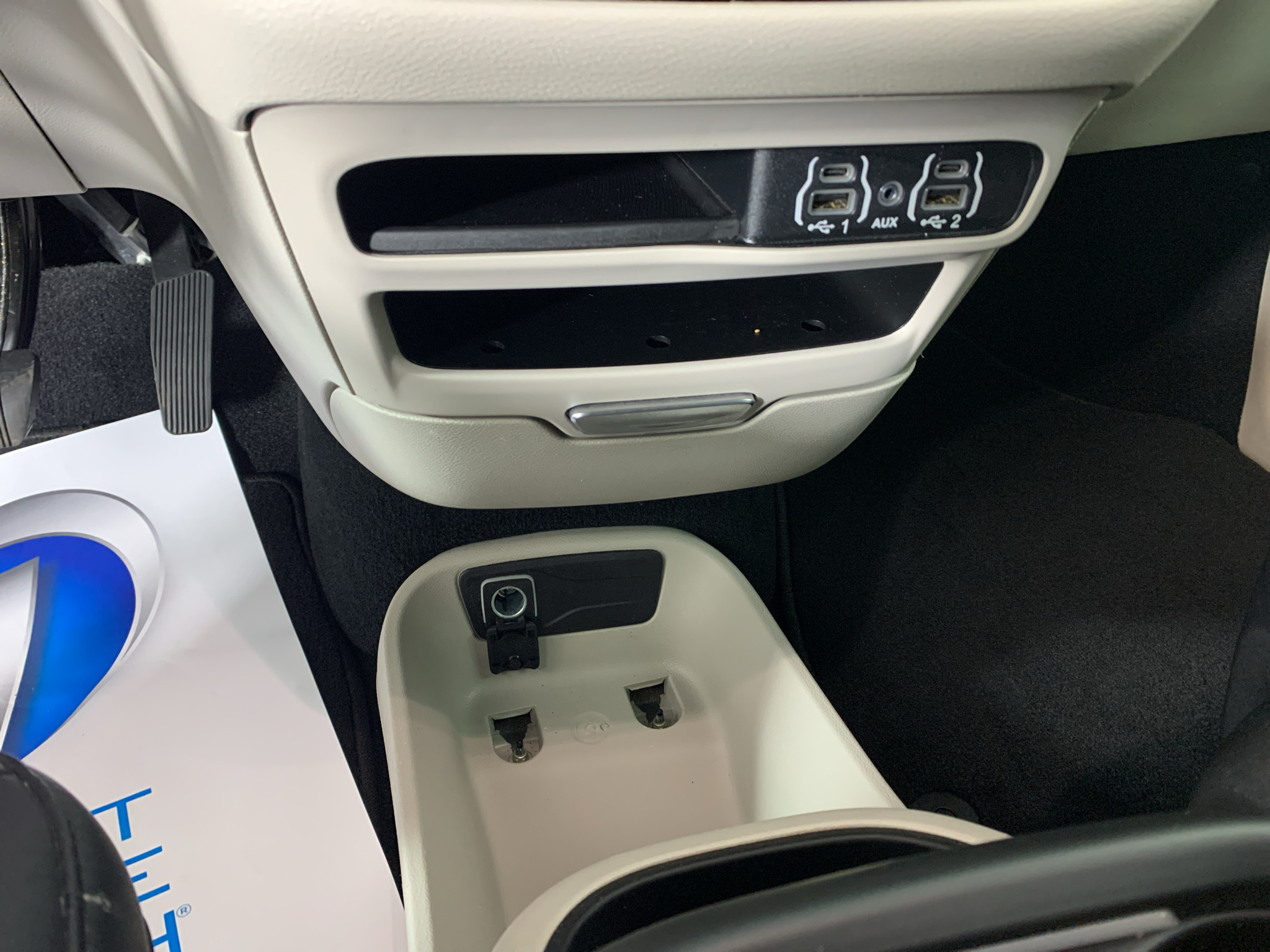 Used 2024 Chrysler Pacifica Van