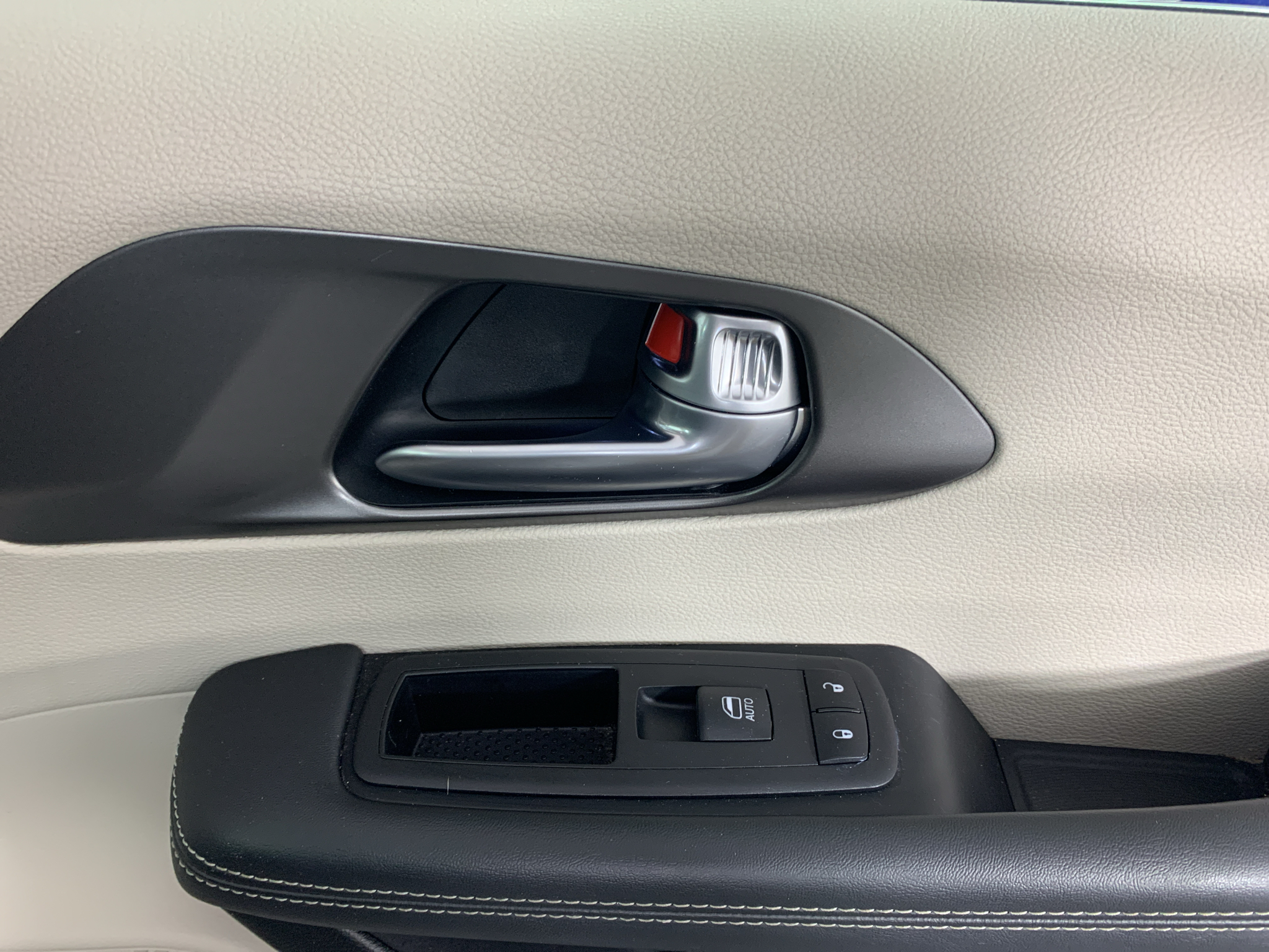 Used 2024 Chrysler Pacifica Van