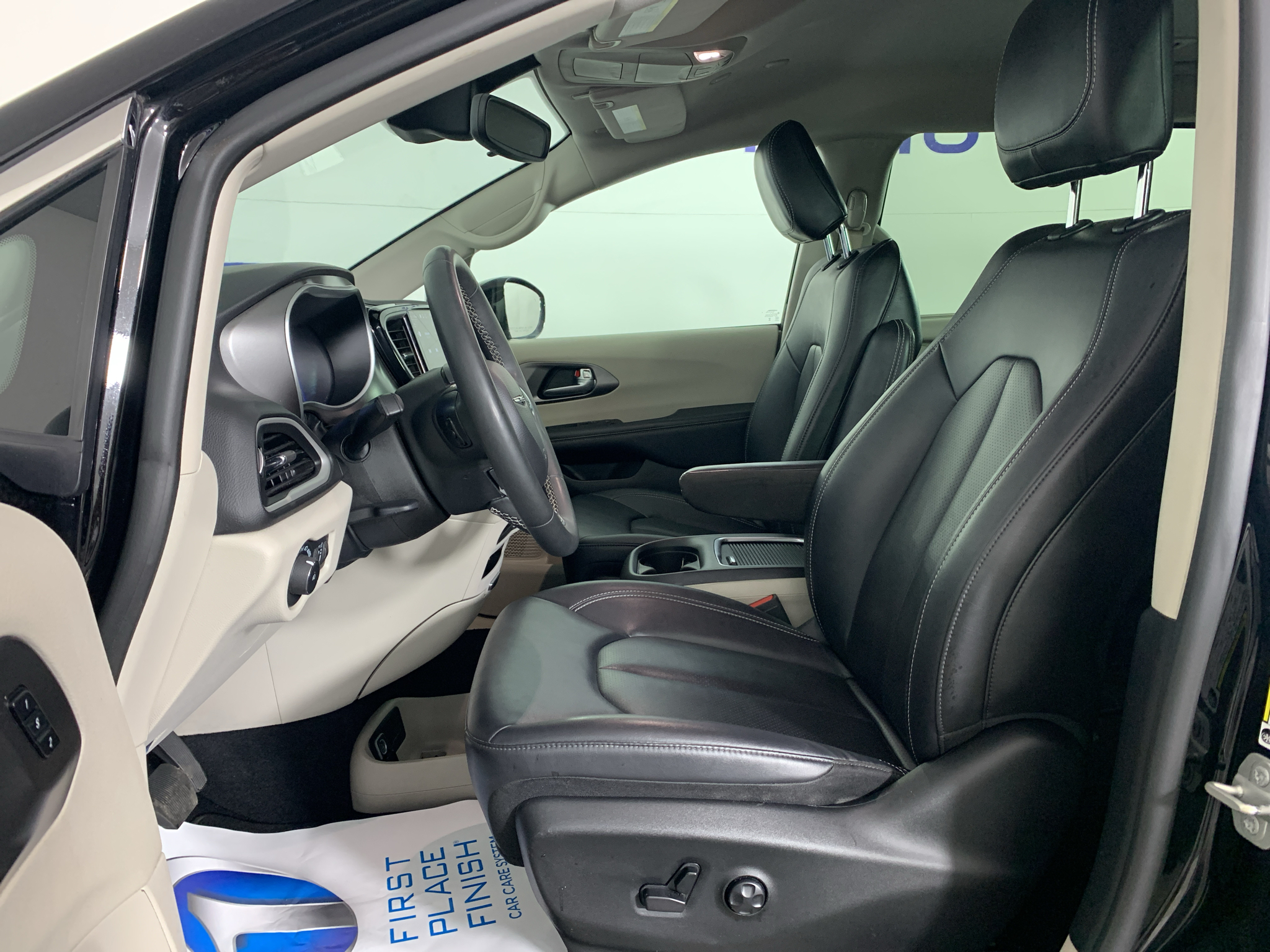 Used 2024 Chrysler Pacifica Van