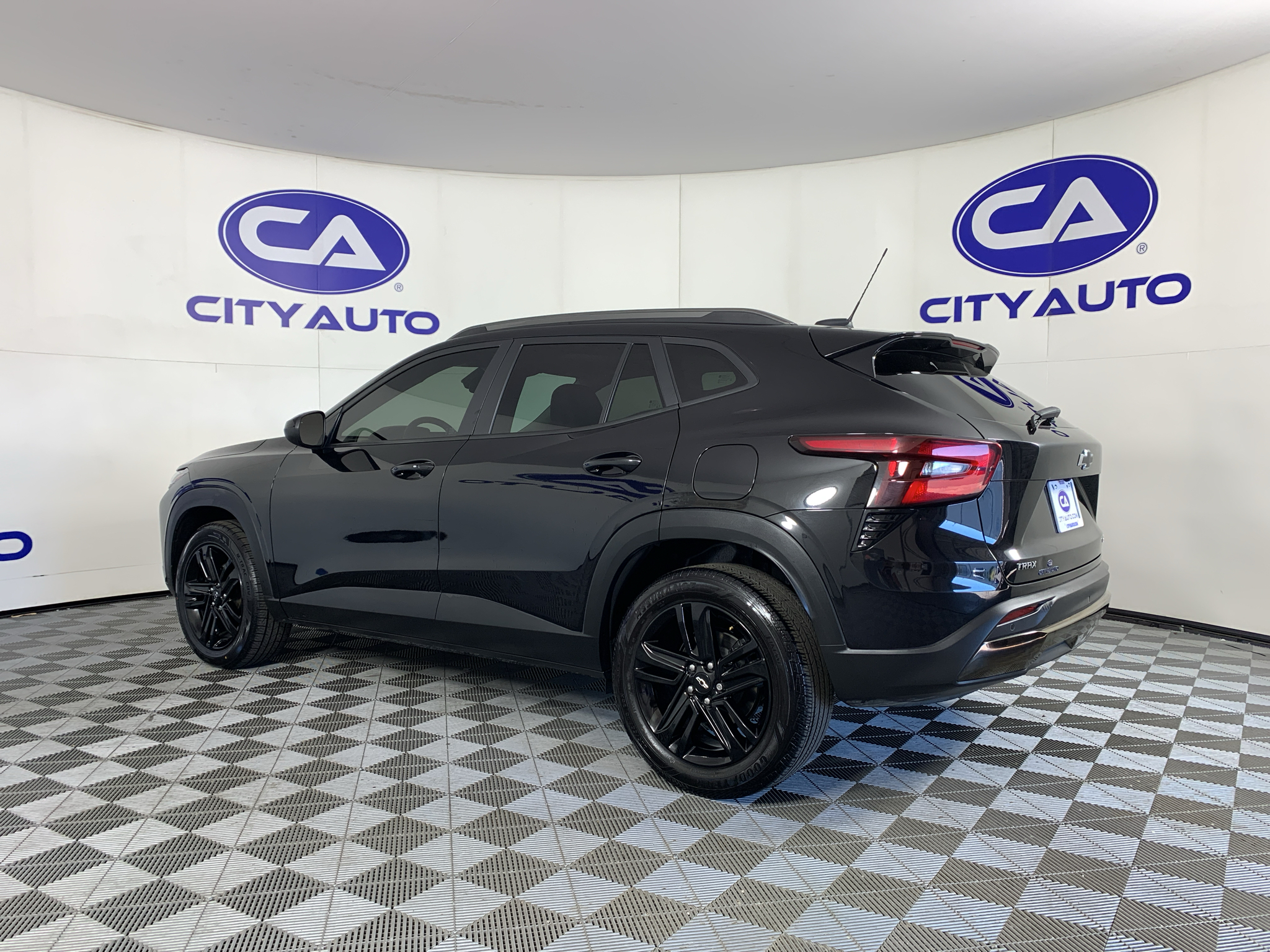 Used 2025 Chevrolet Trax SUV